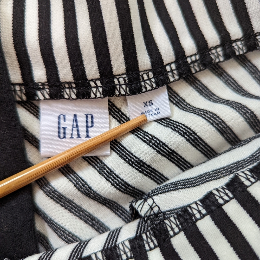 Striped Midi Skirt with Pockets | Gap - Picture 4 of 4